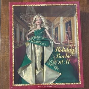 Barbie Holiday Collector Doll 2011 - Green and Gold